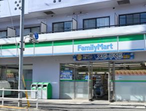 近くのファミリーマートまで126m(徒歩2分)