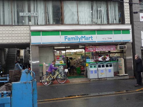 近くのファミリーマート 玉川台二丁目店まで266m（徒歩4分）
