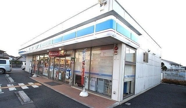 近くのローソン 飯能双柳六道店まで550m(徒歩7分)