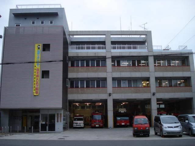 近くの川崎市高津消防署（消防署）まで215m（徒歩3分）