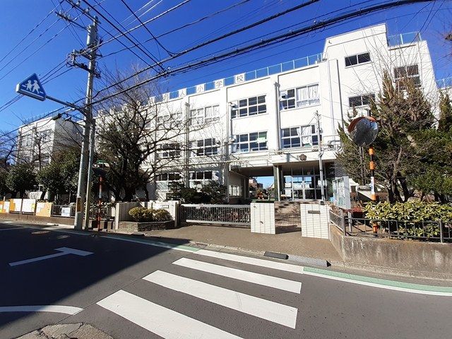 近くの舎人小学校まで312m(徒歩4分)