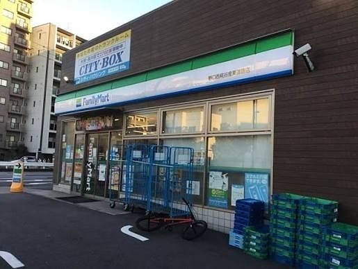 近くのファミリーマート 野口西糀谷産業道路店まで247m(徒歩4分)