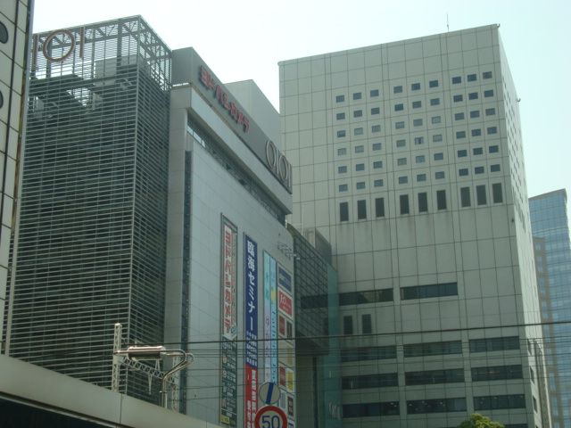 近くの丸井川崎店(デパート)まで642m(徒歩9分)