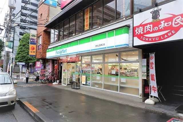 近くのファミリーマート東村山駅東口店まで500m(徒歩7分)