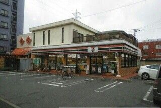 近くのセブンイレブンまで80m（徒歩1分）
