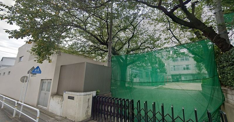 近くの品川区立冨士見台中学校（荏原町）まで1,142m（徒歩15分）