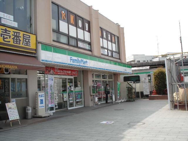 近くのファミリーマートまで307m(徒歩4分)