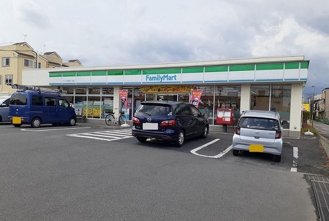 近くのファミマ さいたま西堀9丁目店まで500m(徒歩7分)
