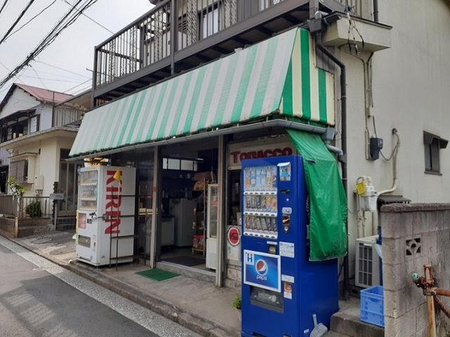 近くの商店まで61m(徒歩1分)