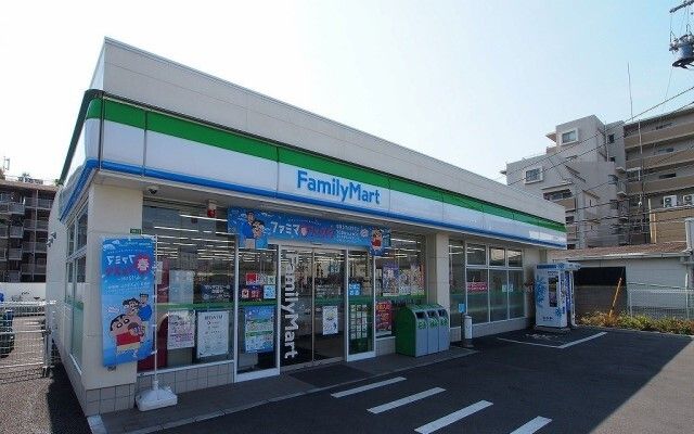 近くのファミリーマート前原駅前店まで450m(徒歩6分)