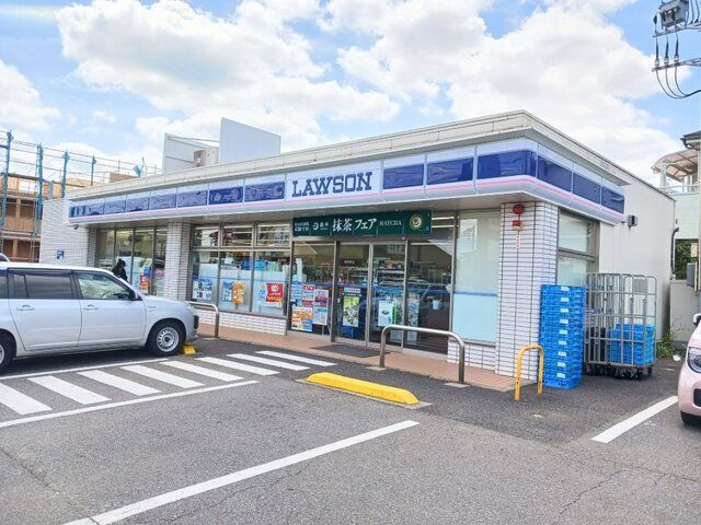 近くのローソン向小金2丁目店まで290m（徒歩4分）