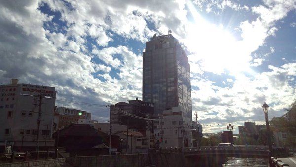 近くの千葉県庁まで774m(徒歩10分)