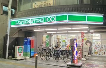 近くのローソンストア100 LS拝島南口店まで199m（徒歩3分）