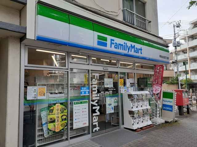 近くのファミリーマートまで406m(徒歩6分)