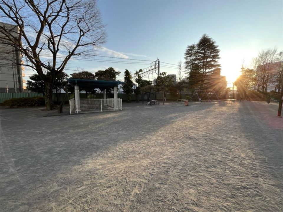 近くの足立区立千住東町公園まで350m(徒歩5分)