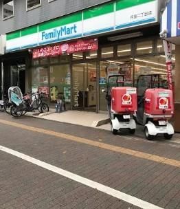 近くのファミリーマート月島二丁目店まで242m(徒歩4分)