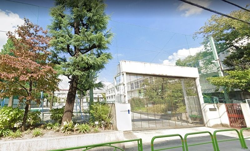 近くの上目黒小学校（祐天寺）まで1,278m（徒歩16分）
