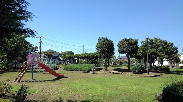 近くの新田公園まで400m(徒歩5分)