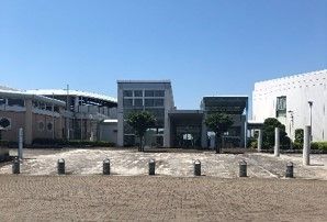 近くの教育文化センターみらいまで450m(徒歩6分)