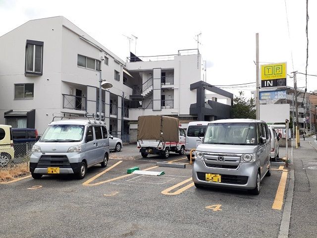 近くのコインパーキングまで60m（徒歩1分）