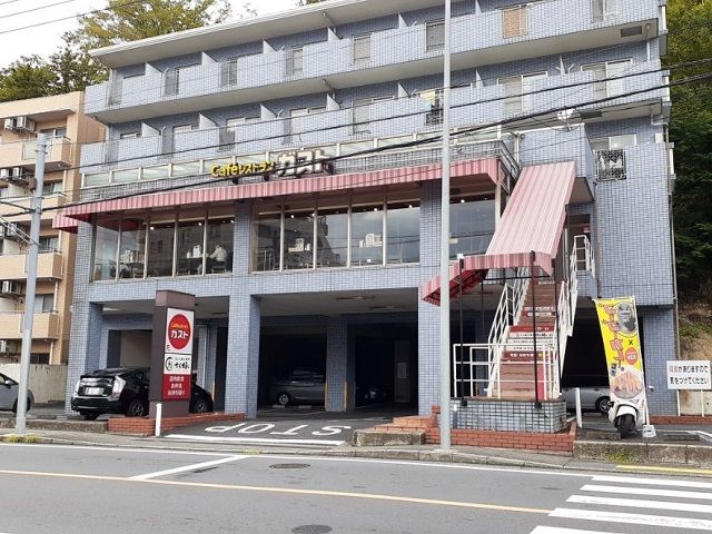 近くのガスト生田駅前店まで260m（徒歩4分）