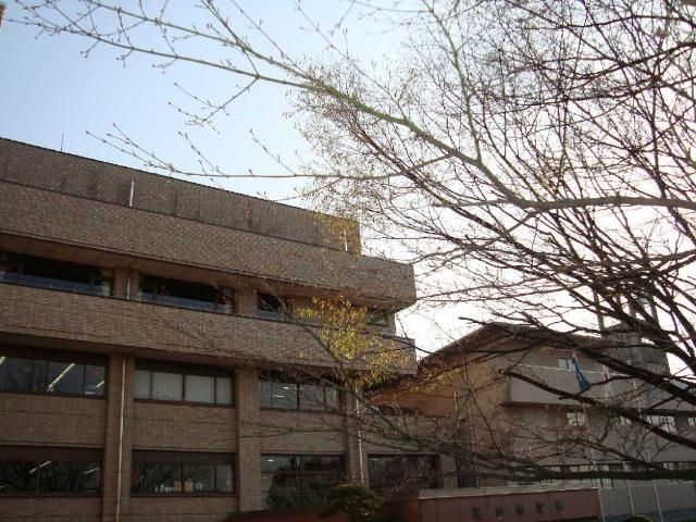 近くの流山市役所まで330m（徒歩5分）