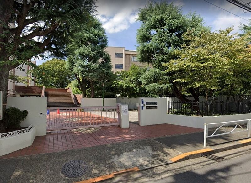 近くの目黒区立第一中学校（池尻大橋）まで1,347m（徒歩17分）