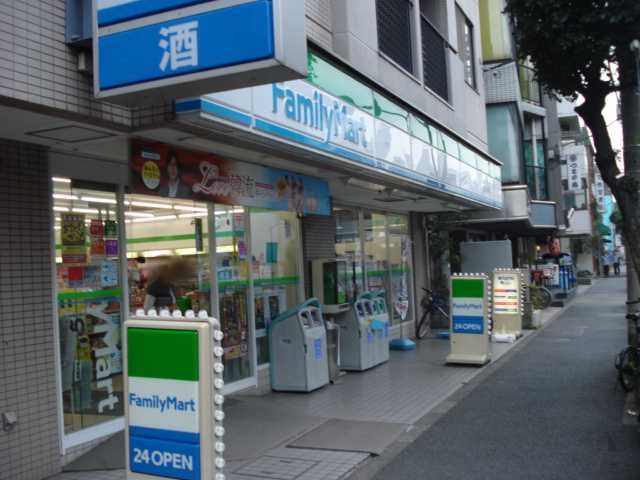 近くのファミリーマート（コンビニ）まで213m（徒歩3分）