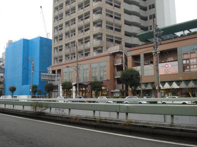 近くのスーパーオオゼキ野沢店まで252m（徒歩4分）