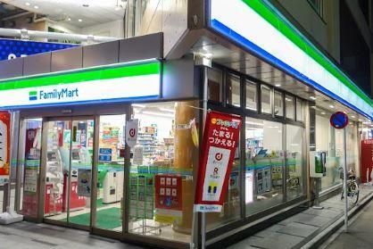 近くのファミリーマート 八王子パーク壱番街通り店まで127m(徒歩2分)