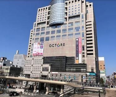 近くの八王子東急スクエアまで584m（徒歩8分）