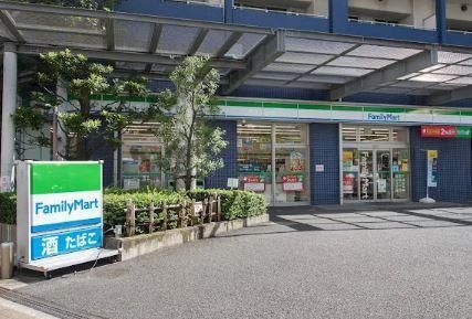 近くのファミリーマート勝どき三丁目店まで152m(徒歩2分)