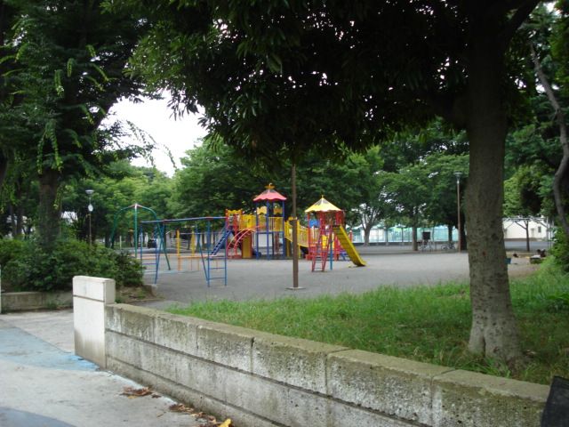 近くの公園まで232m(徒歩3分)