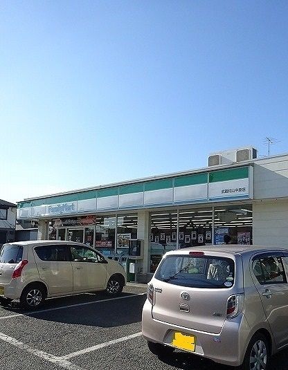 近くのファミリーマートまで210m(徒歩3分)
