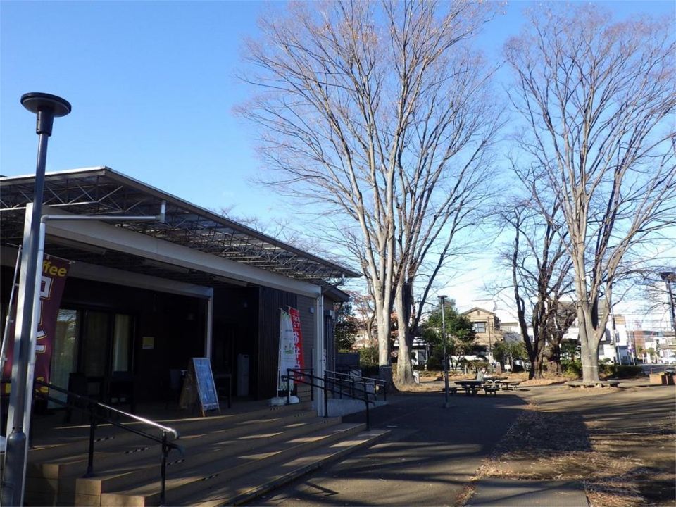 近くの旭が丘中央公園まで611m(徒歩8分)