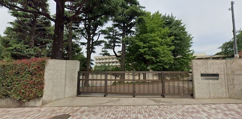 近くの大田区立大森第六中学校（北千束）まで679m（徒歩9分）