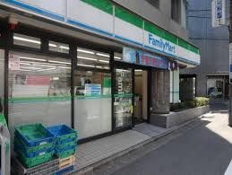 近くのファミリーマート南麻布三丁目店まで304m（徒歩4分）