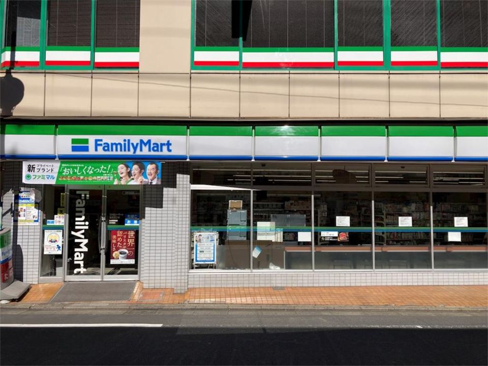 近くのファミリーマート 亀有五丁目店まで551m(徒歩7分)