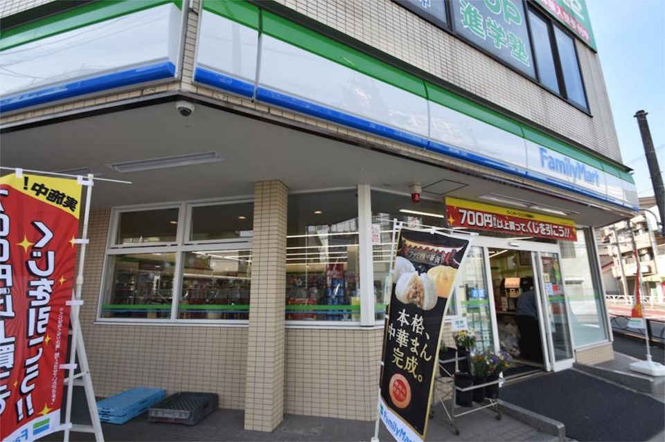 近くのファミリーマート 秀栄高尾駅北口店まで564m(徒歩8分)