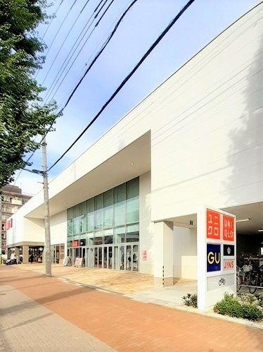 近くのユニクロ・GU 板橋蓮根店まで430m（徒歩6分）