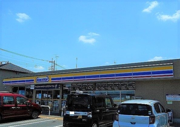近くのミニストップ 入間市下藤沢店まで600m（徒歩8分）
