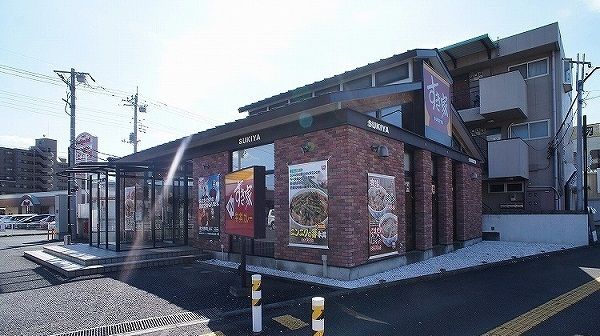 近くのすき家富士見鶴瀬店まで500m(徒歩7分)