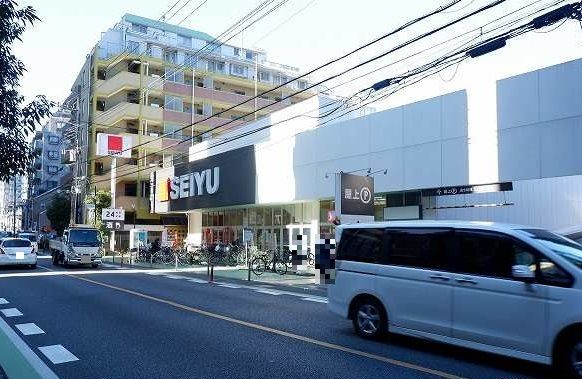 近くの西友西所沢店まで160m(徒歩2分)