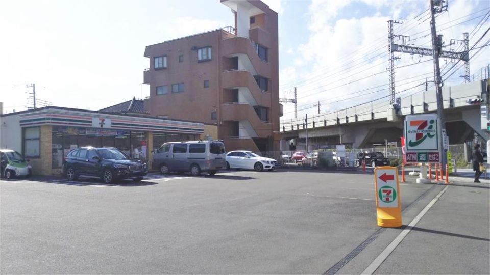 近くのセブンイレブン 厚木旭町5丁目店まで117m（徒歩2分）