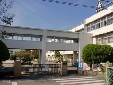 近くの昭島市立中神小学校まで610m(徒歩8分)