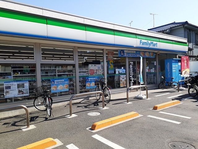 近くのファミリーマートまで416m（徒歩6分）