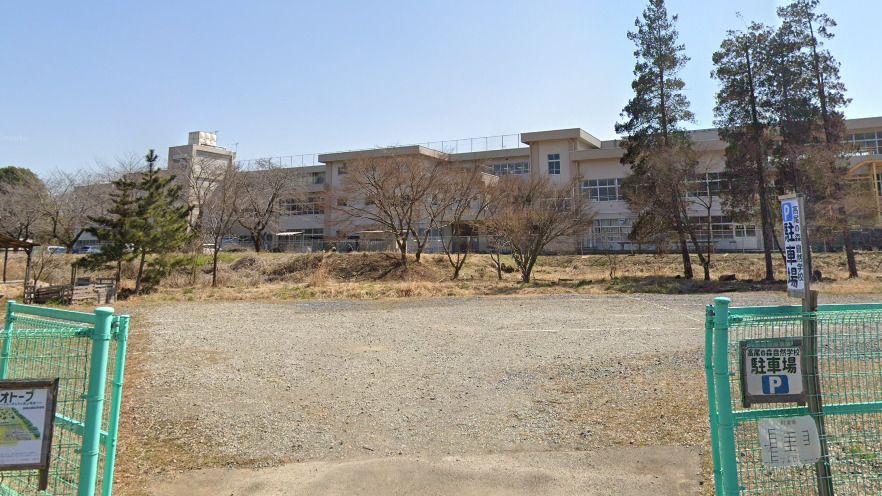 近くの八王子市立城山中学校まで2,863m(徒歩36分)