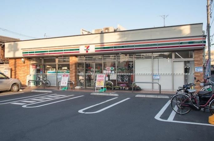 近くのセブンイレブン 世田谷中央病院前店まで304m(徒歩4分)