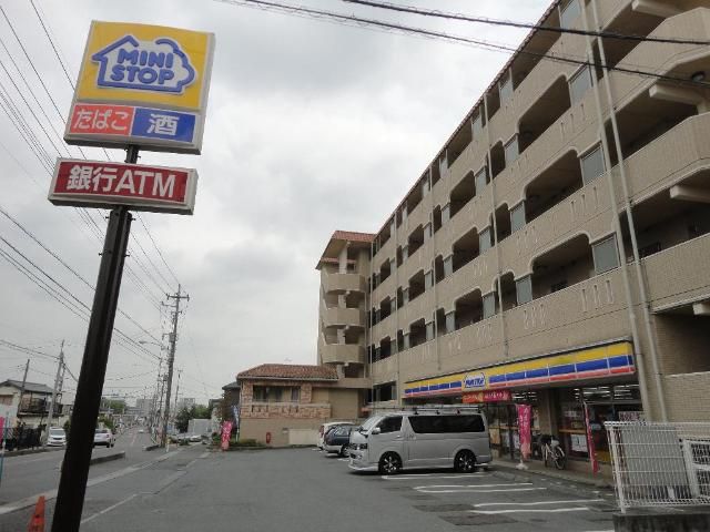 近くのミニストップ川口西立野店まで495m(徒歩7分)