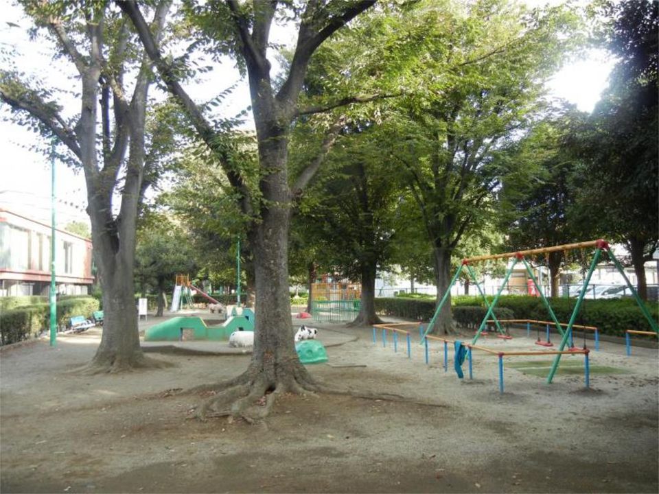 近くの中青木公園まで347m(徒歩5分)